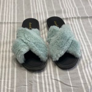 Qupid faux fur slides